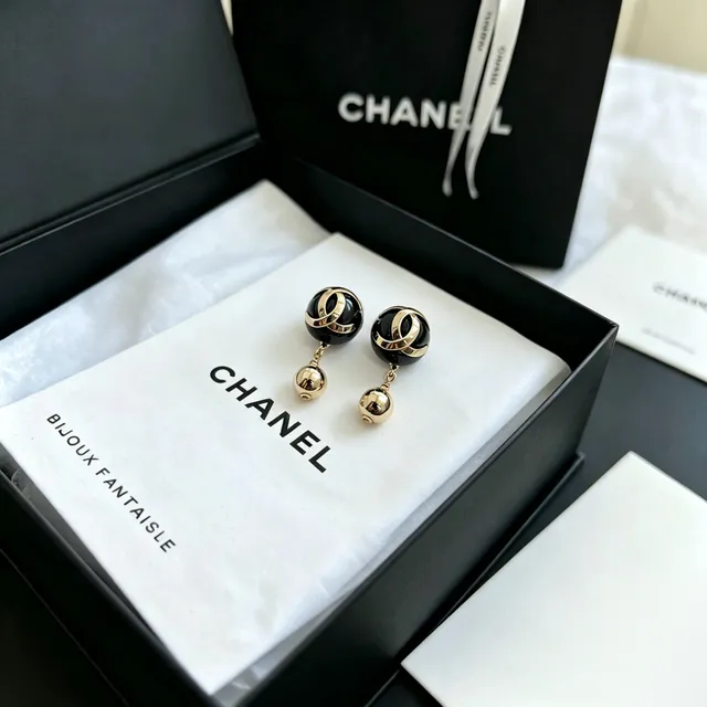 Chanel Bijoux Fantaisie Black Enamel and Gold-Tone CC Logo Drop Earrings 4