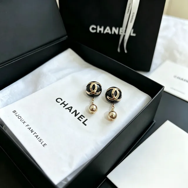 Chanel Bijoux Fantaisie Black Enamel and Gold-Tone CC Logo Drop Earrings 5