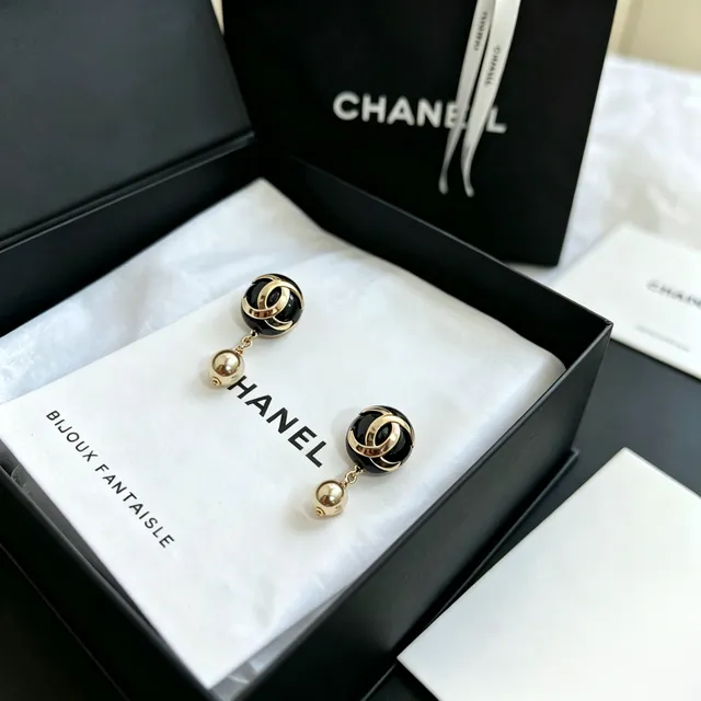 Chanel Bijoux Fantaisie Black Enamel and Gold-Tone CC Logo Drop Earrings 6