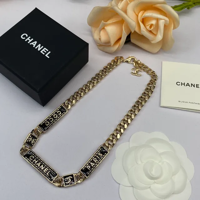 Chanel Bijoux Fantaisie Coco Chanel Paris Collier Plaque Émaillée 4
