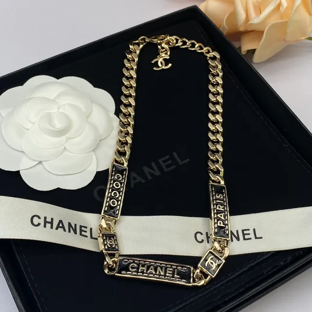 Chanel Bijoux Fantaisie Coco Chanel Paris Collier Plaque Émaillée 5