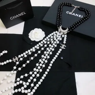 Chanel أسود أبيض متعدد الخيوط قلادة بحبات
