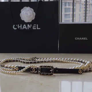 Chanel حزام جلد أسود أبيض مزين بلؤلؤ وسلسلة