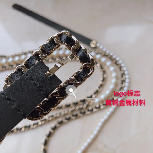 Chanel Cinto de couro preto e branco com borda de pérolas e acentos de corrente 5