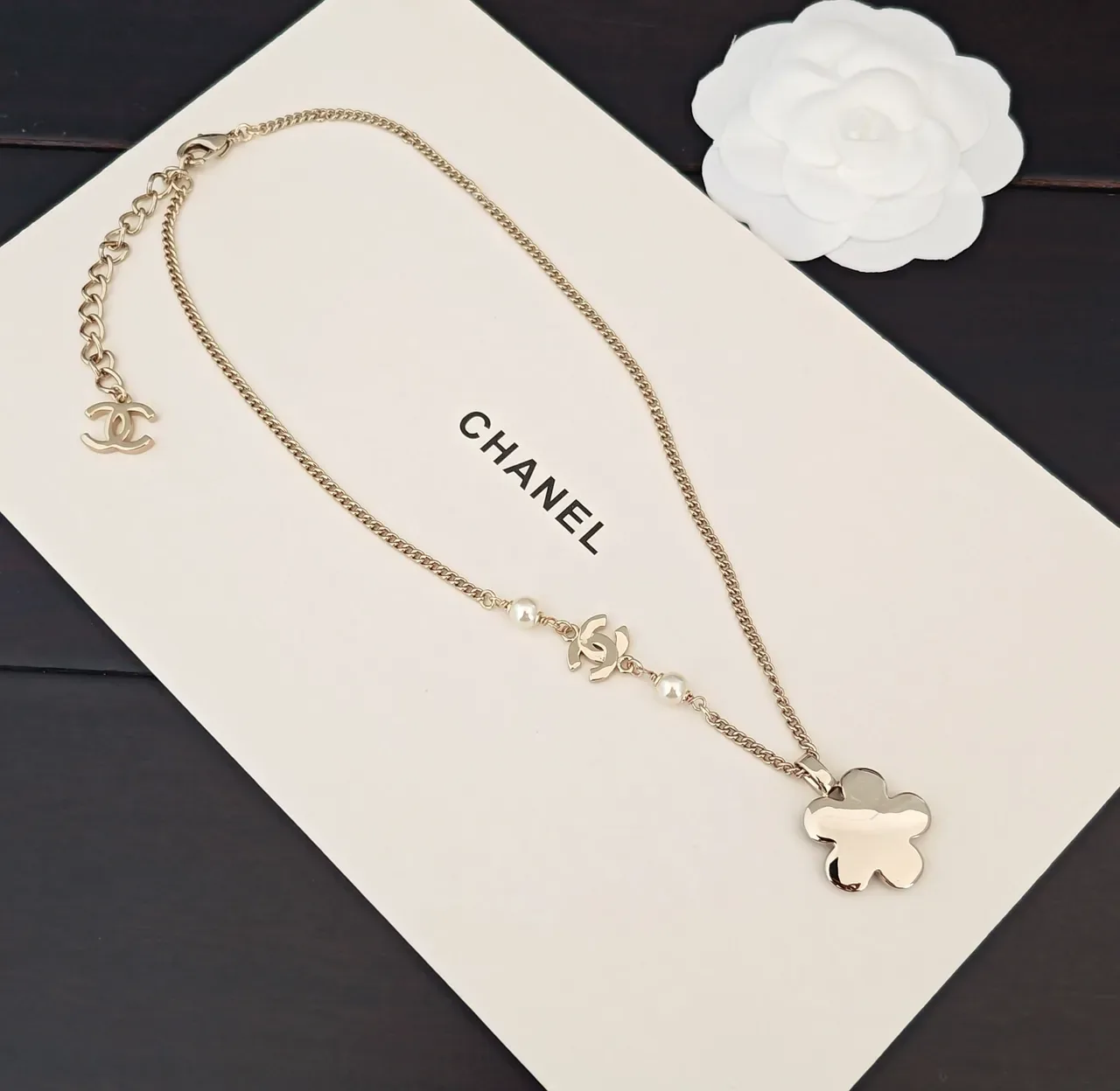 Chanel قلادة زرقاء ذهبية سلسلة كيرب لمسات لؤلؤ 3