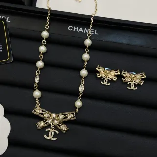 Chanel بو ذهبي بيج تعليقة لؤلؤ-كريستل سلسلة قلادة