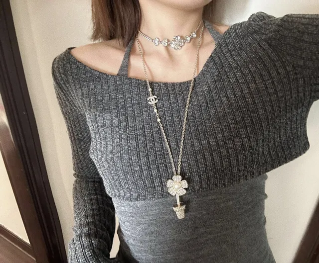 Collier Chanel Camellia CC Long Argent Blanc Chaîne de Perles Cristal Incrusté 7