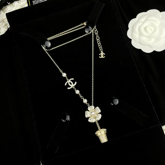 Collier Chanel Camellia CC Long Argent Blanc Chaîne de Perles Cristal Incrusté 8
