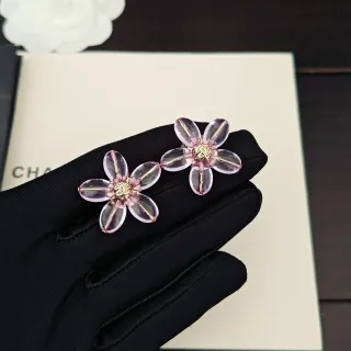 Chanel Camellia زهور شفاف وردي لون ذهبي أقراط