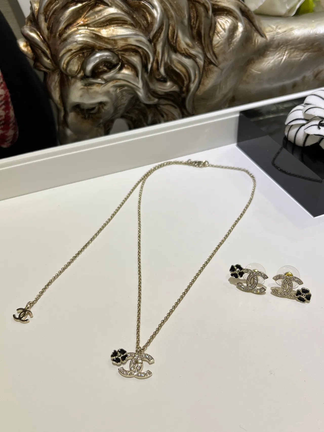 Chanel CC Camellia Crystal e Enamel Necklace 4