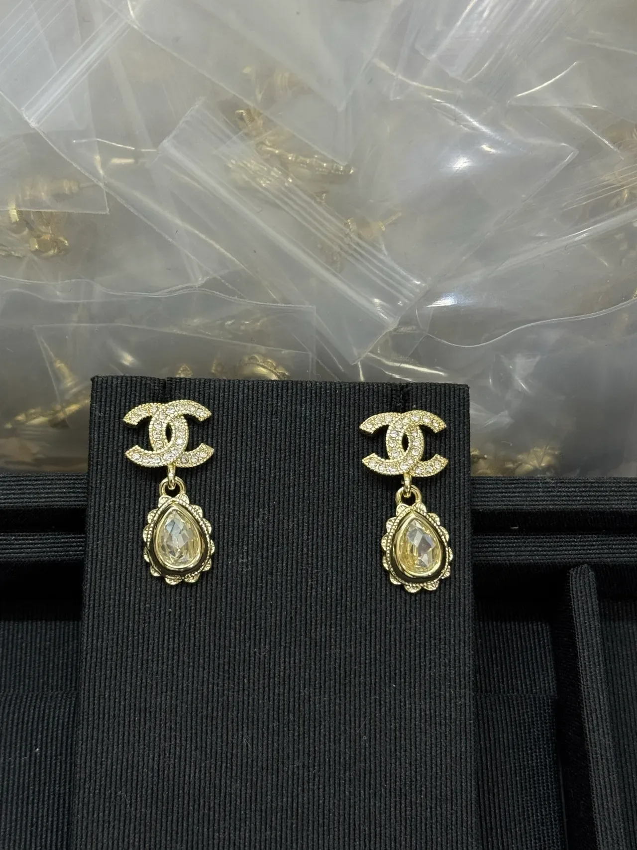 Chanel CC Drop Boucles d'oreilles Or Argent Interlocking Logo Teardrop Crystal 6
