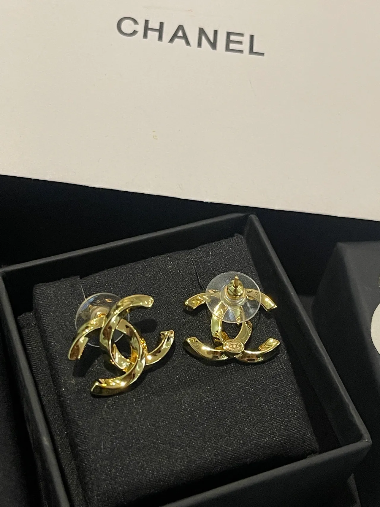 Chanel CC Gold Black Interlocking Logo Polished Earrings 2