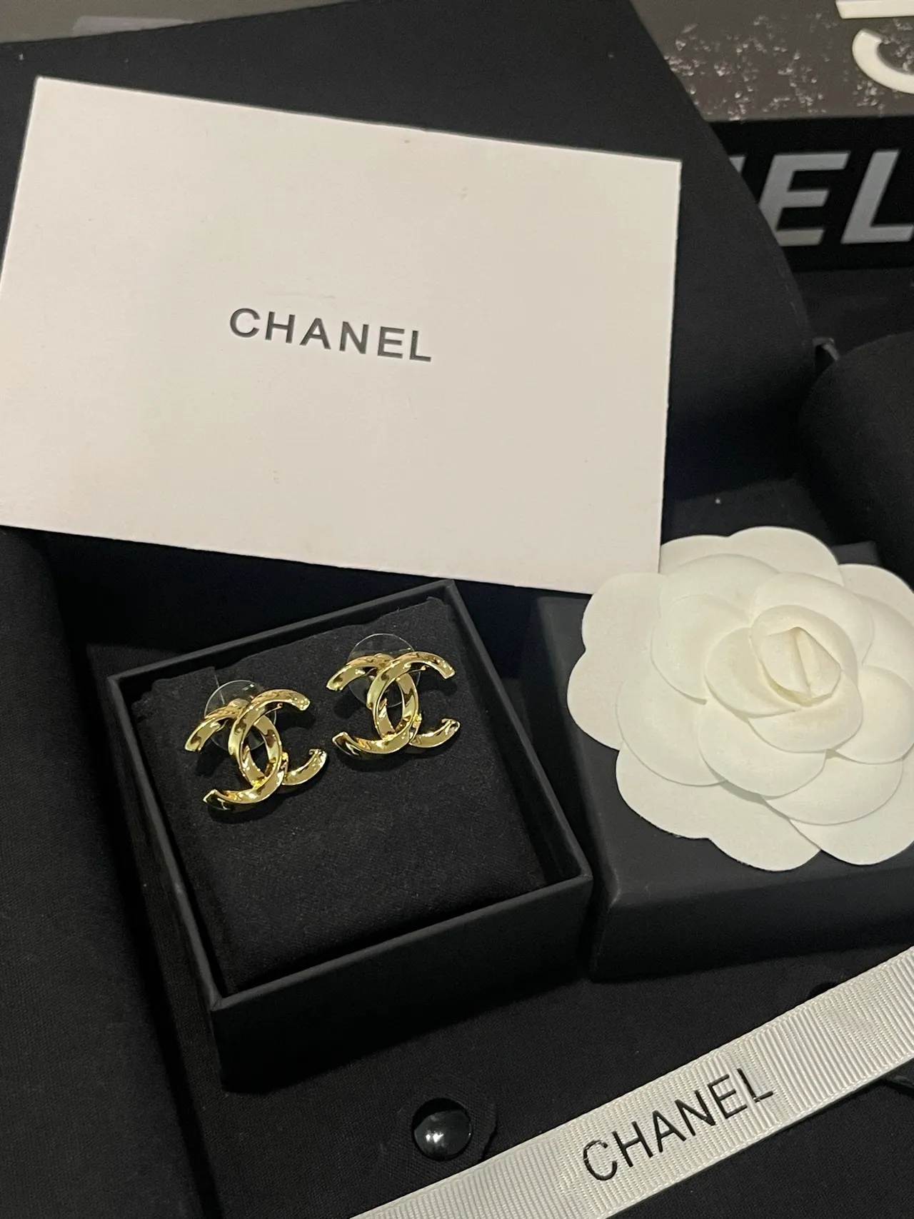 Chanel CC Gold Black Interlocking Logo Polished Earrings 5