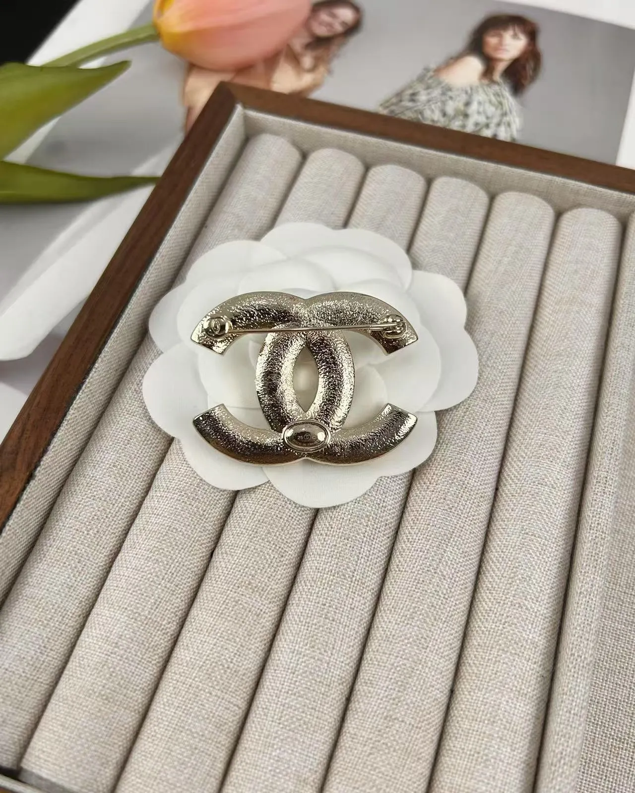 Chanel CC Logo Enamel Brooch 3