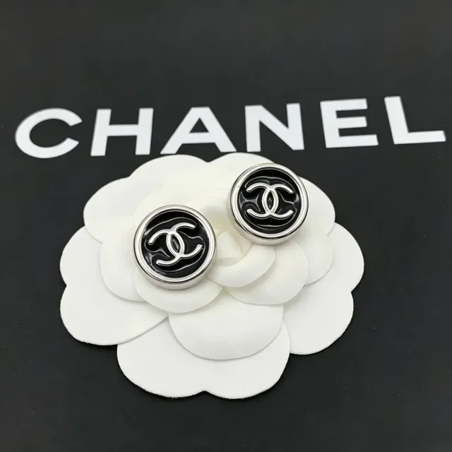 Chanel CC Logo Stud Boucles d'oreilles Noir Argent Rond Émaillé Visage 3