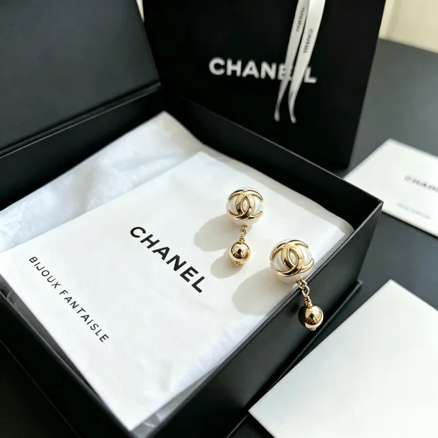 Chanel CC Pearl Drop White Gold Interlocking Logo Sphere Stud Earrings 4
