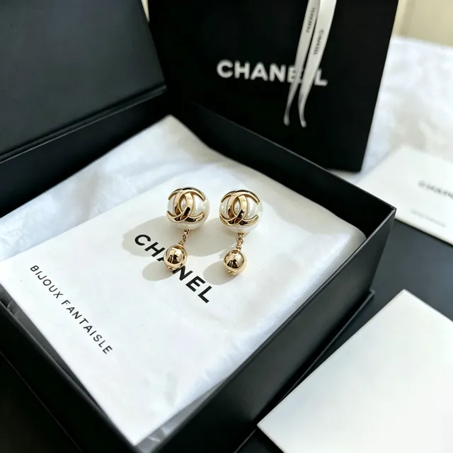 Chanel CC Pearl Drop White Gold Interlocking Logo Sphere Stud Earrings 9