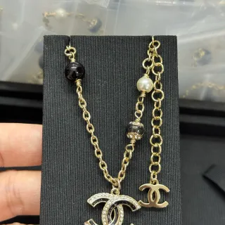 Chanel CC قلادة معلقة سلسلة ذهب أسود قلادتين