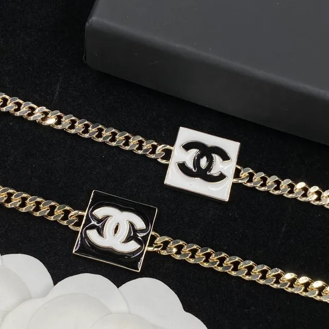 Chanel CC পেন্ডেন্ট নেকলেস গোল্ড টোন সাদা এবং কালো এনামেল নেকলেস 6