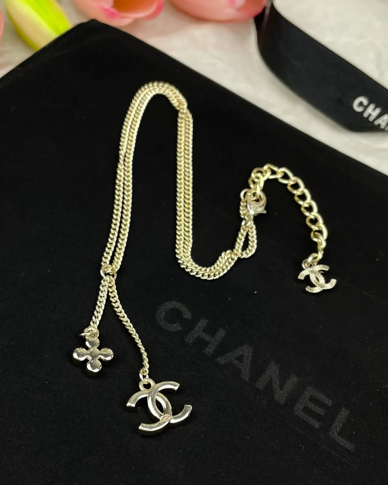 Collier Chanel CC Ribbon Chain Noir et Or 2