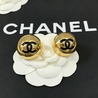 Chanel CC Stud গোল সোনালি কালো কানের দুল