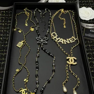 Chanel مجموعة المجوهرات الاصطناعية ذهبي اللون خرز أسود ورمادي كريستال سي سي فراشة لؤلؤ سلاسل
