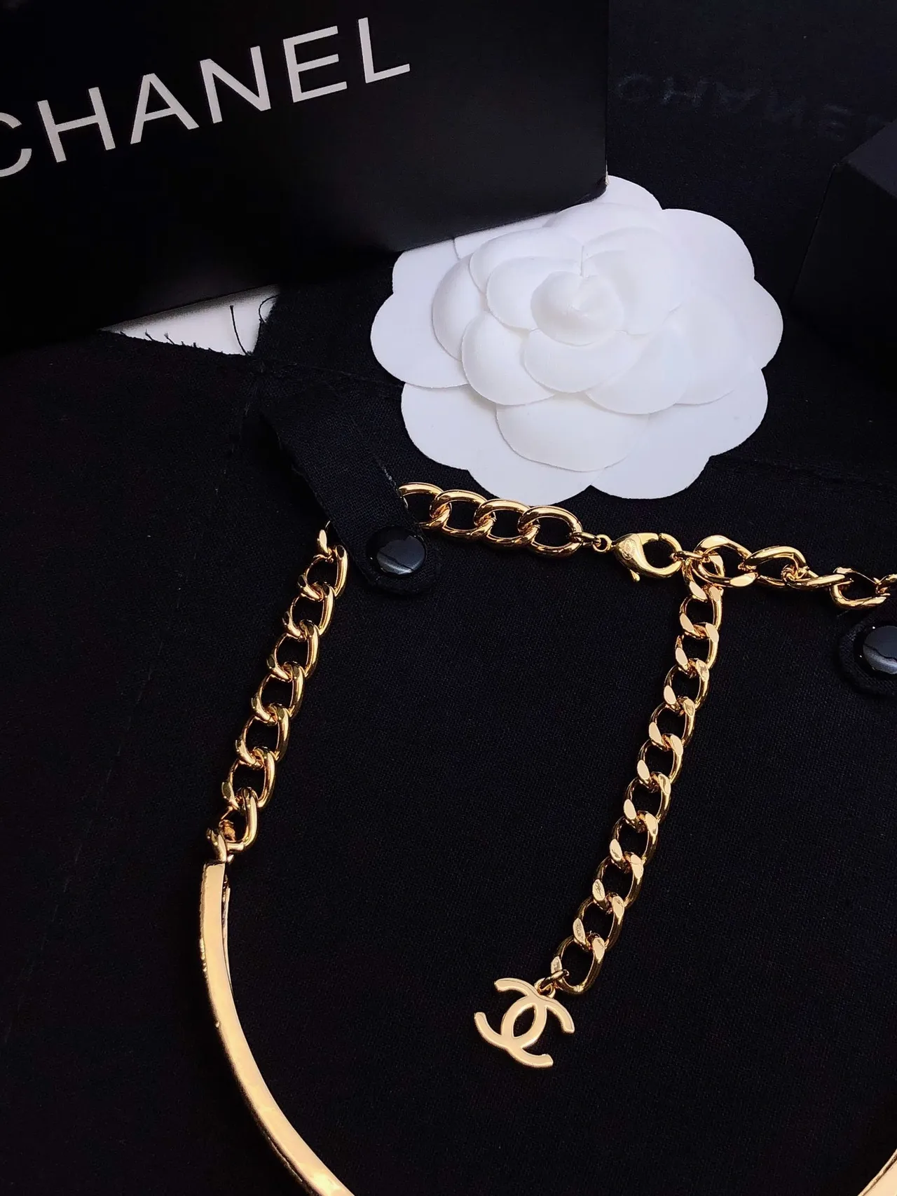 Chanel Gravado Banda Choker Ouro Preto Rigido Pavé Detalhamento Cristal Colar 5
