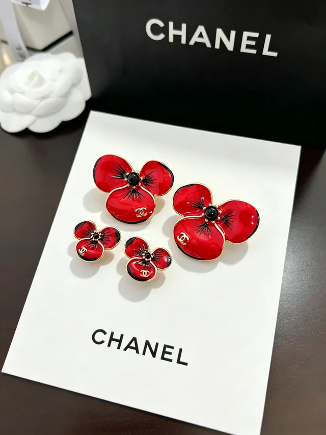 Chanel Boucles d'oreilles Florale Coquelicot Rouge Noir Brillant Émail Silhouette 8