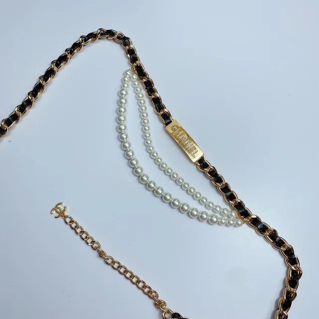 Chanel Bolsa de Cintura de Couro Dourado Preto com Correntes Interligadas de Moda 3