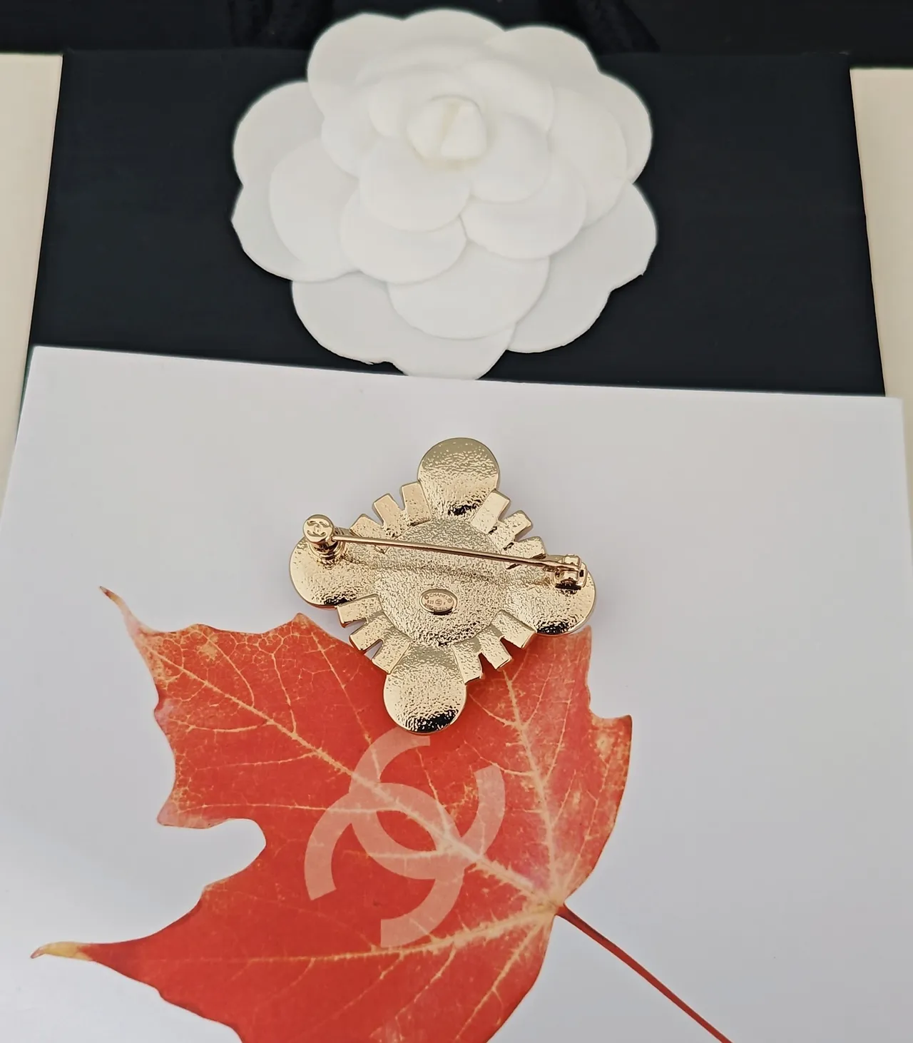 Chanel 金色 黑色 金属 珍珠 点缀 胸针 2