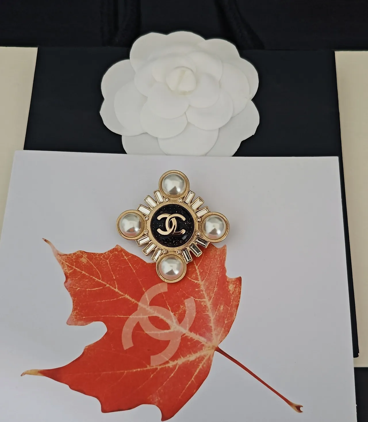 Chanel 金色 黑色 金属 珍珠 点缀 胸针 3