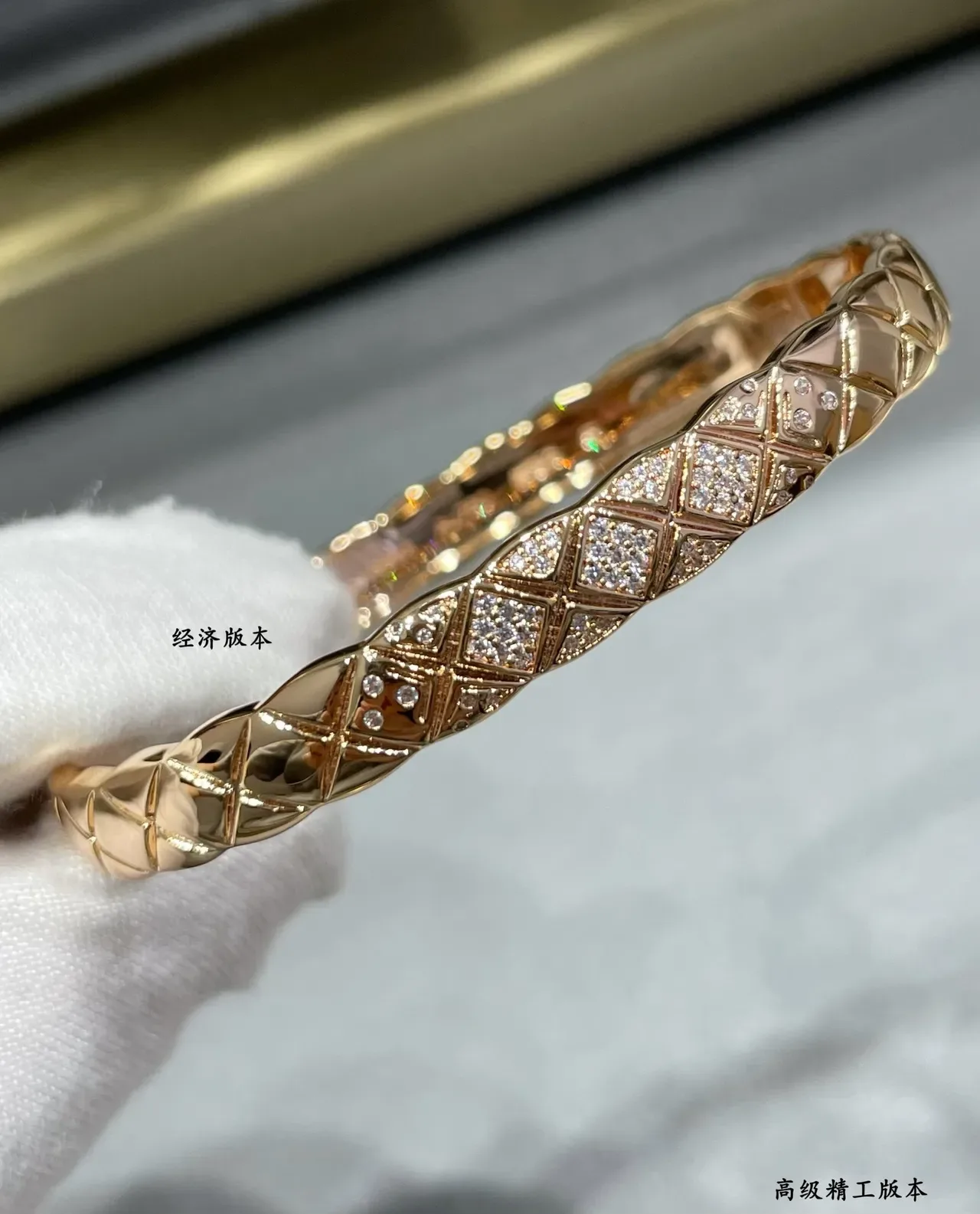 Chanel سوار ذهب فضة نقش ماسي مبطن Pavé بلوري 7