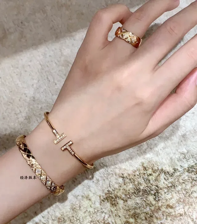 Chanel سوار ذهب فضة نقش ماسي مبطن Pavé بلوري 9