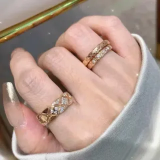 Chanel خاتم ذهب فضة مبطن ببافيه ورد