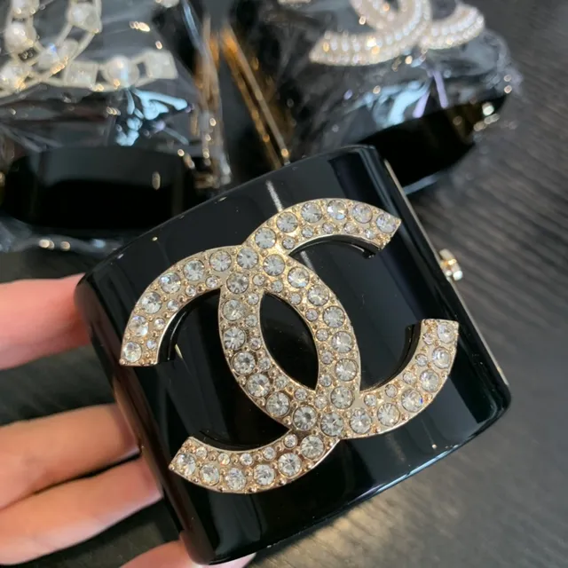 Chanel Pearl CC Clutch কালো গ্লসি রেজিন Envelope Clutch 3
