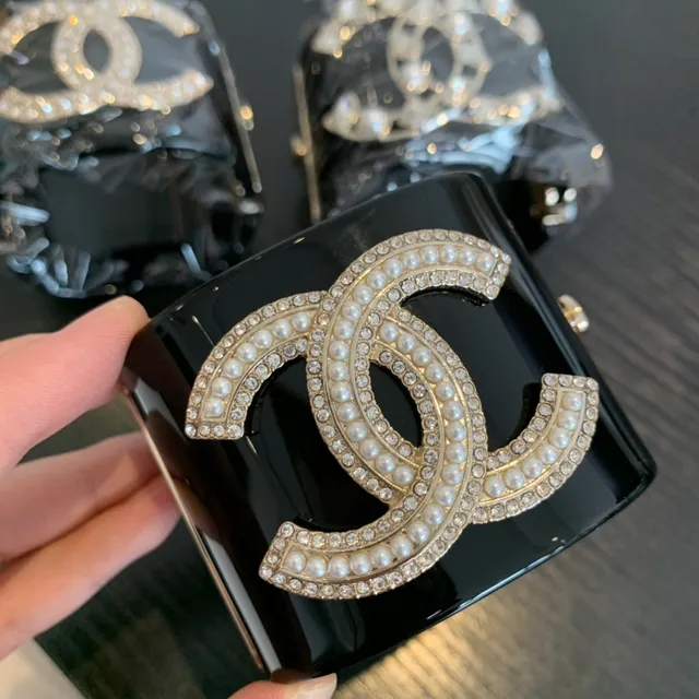 Chanel Pearl CC Clutch কালো গ্লসি রেজিন Envelope Clutch 4