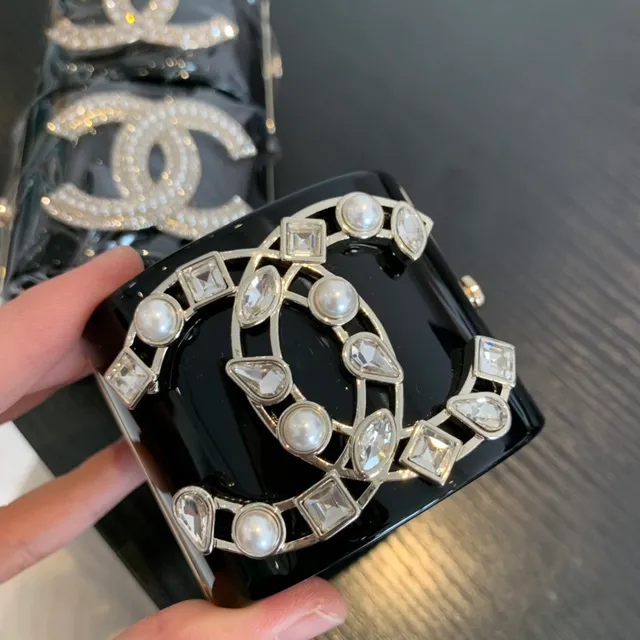 Chanel Pearl CC Clutch কালো গ্লসি রেজিন Envelope Clutch 5
