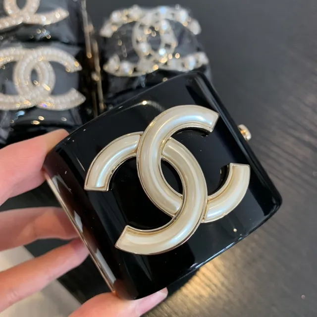 Chanel Pearl CC Clutch কালো গ্লসি রেজিন Envelope Clutch 6