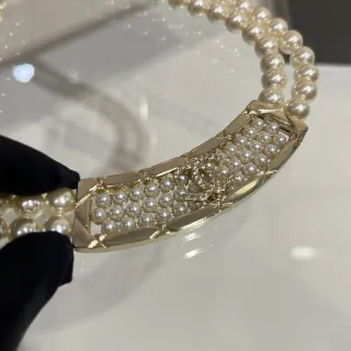Chanel لؤلؤيات طوق قلادة بيج ذهبي سلسلة مزدوجة مرقعة لوحة قلادة
