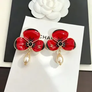 Chanel Poppy Flower أقراط إيمايل و لؤلؤ