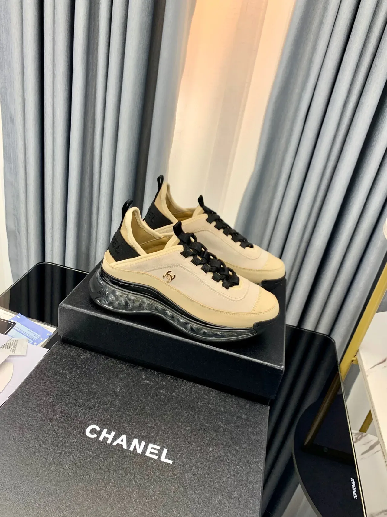 Chanel Runner Beige et Noir Lifestyle Sneakers 9