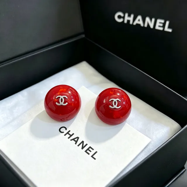 Chanel Brincos de Arete Esféricos Vermelhos de Resina CC Logo 5