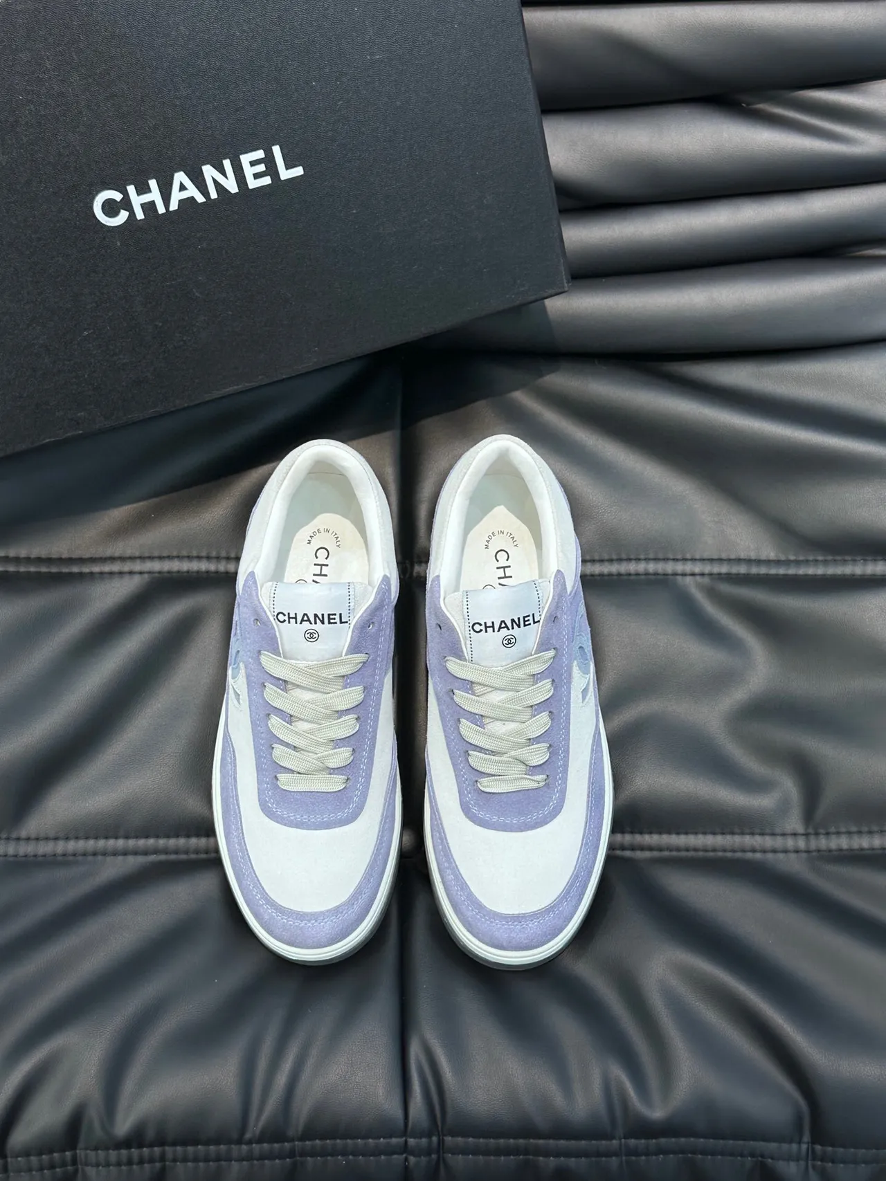 Chanel Tennis Line Tênis Lifestyle Roxo Branco Low-Top Camurça e Couro Painelado 2