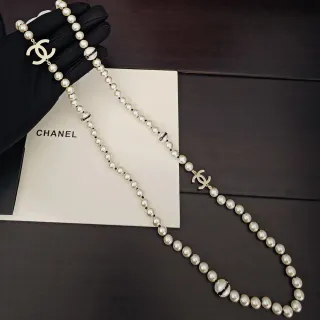Chanel أبيض فضي لؤلؤي متشابك شعار سي سي سلاسل