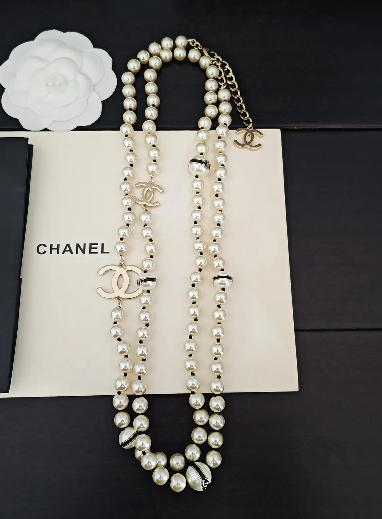 Chanel White Silver Pearl-Beaded Interlocking CC Logo Necklace 6