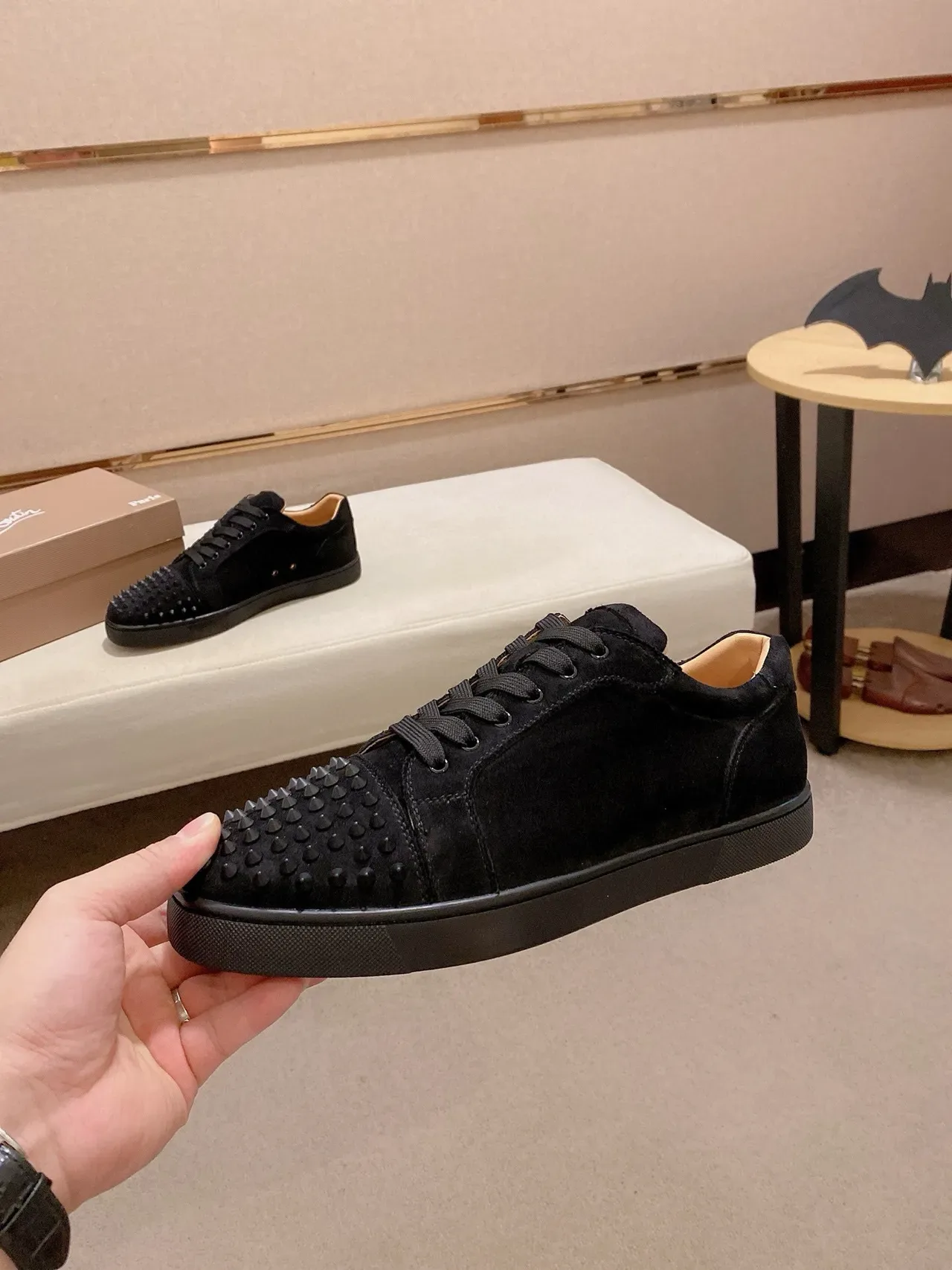 Christian Louboutin Spike Sneaker Tênis Preto de Camurça com Spikes na Ponta e no Calcanhar Tênis Lifestyle 5