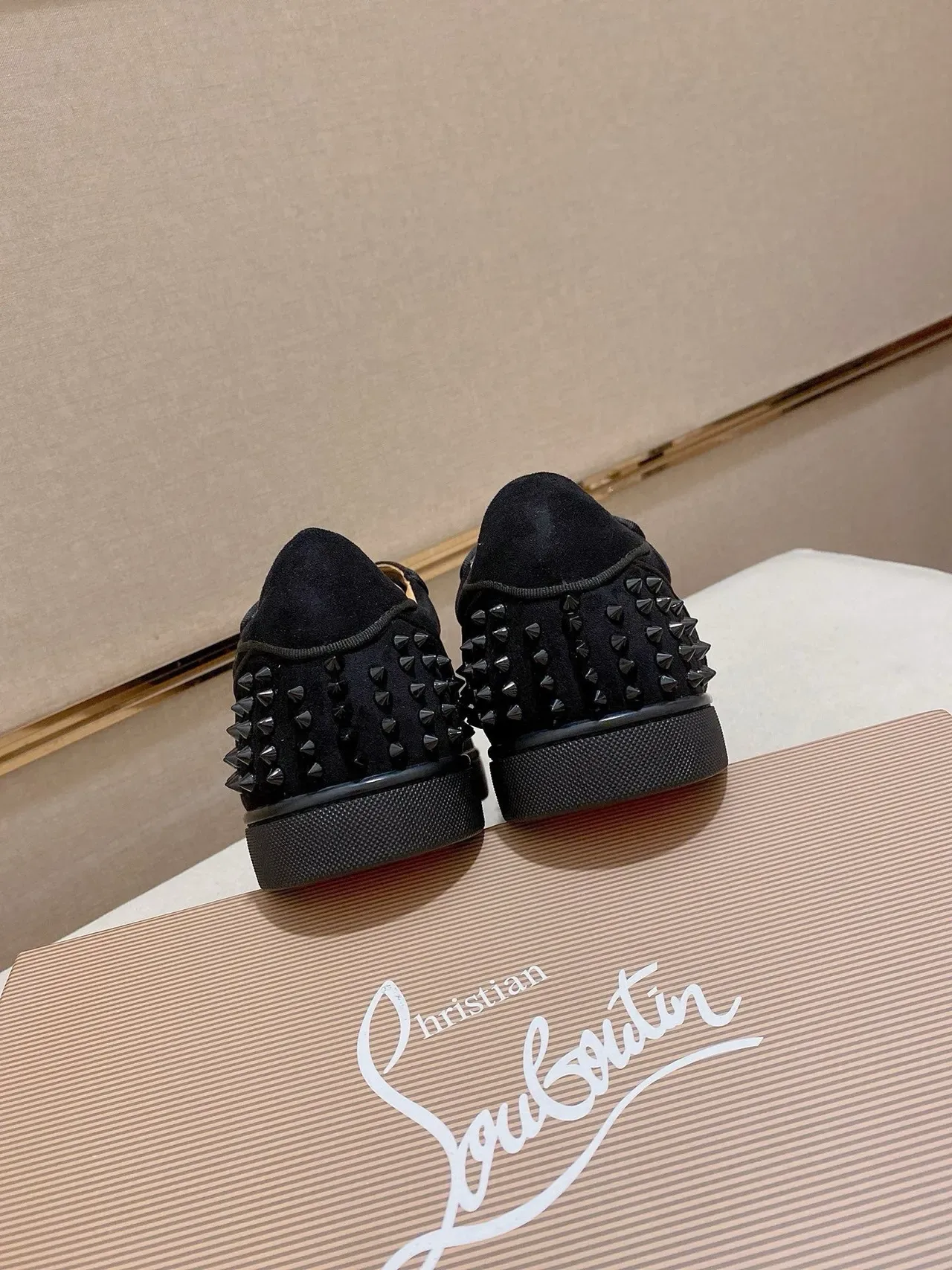 Christian Louboutin Spike Sneaker Tênis Preto de Camurça com Spikes na Ponta e no Calcanhar Tênis Lifestyle 7