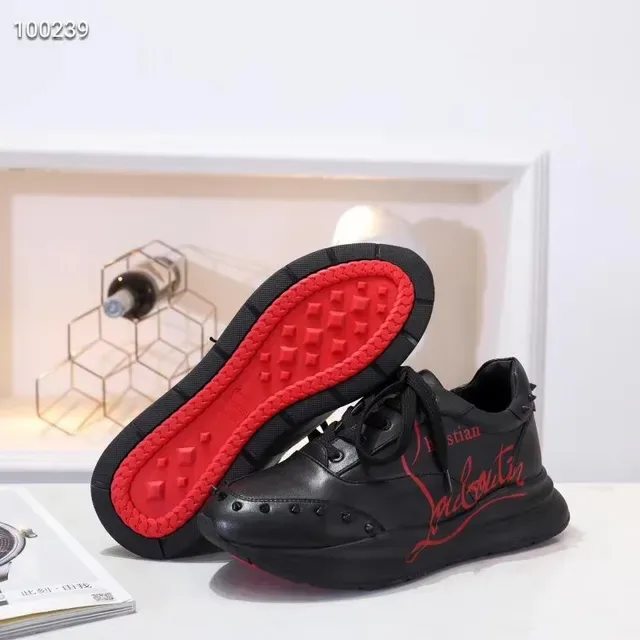 Christian Louboutin Zapatillas lifestyle de cuero negro y rojo con spikes 5