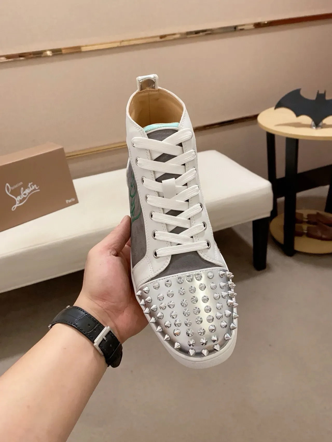 Christian Louboutin Sneakers Lifestyle Blanches Grises Hautes à Embouts Studded 2