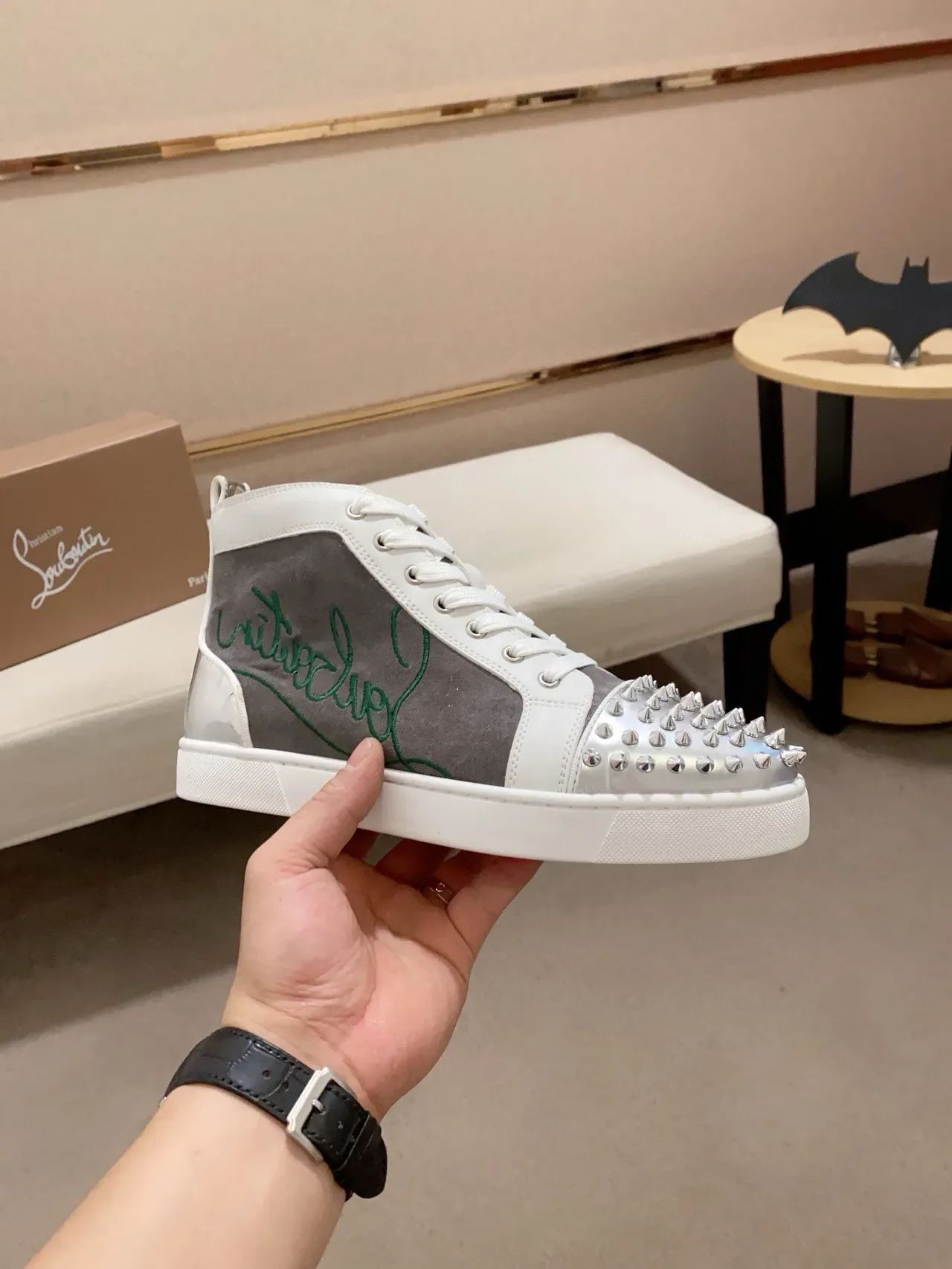 Christian Louboutin Sneakers Lifestyle Blanches Grises Hautes à Embouts Studded 4